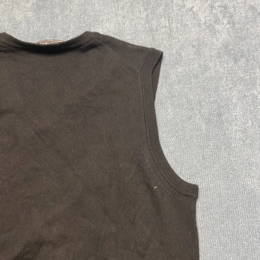 Express Extra Fine Merino Wool Sweater Vest Mens Medium Black V Neck Ribbed Hem